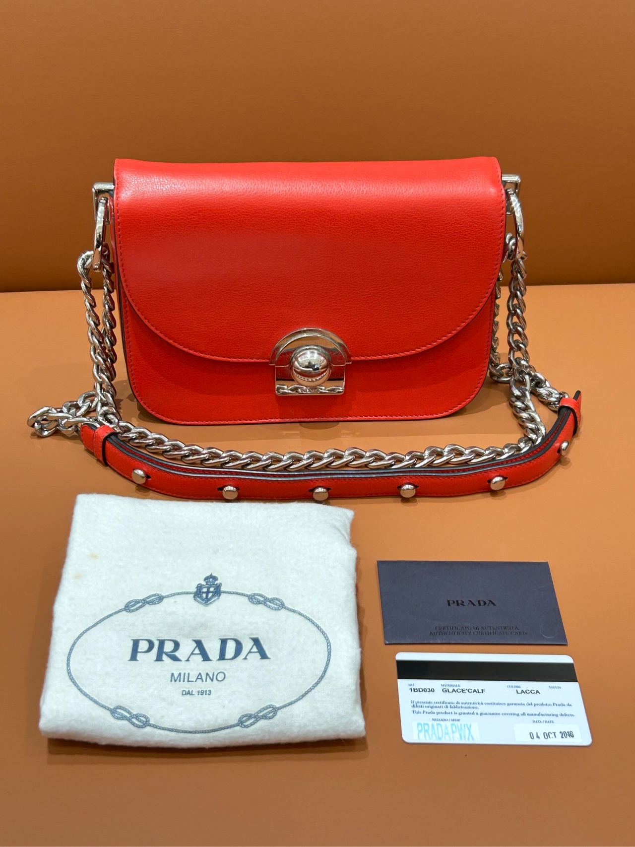 全新未使用 Prada/普拉达 闲置未使用普拉达/Prada链条包秀款限量