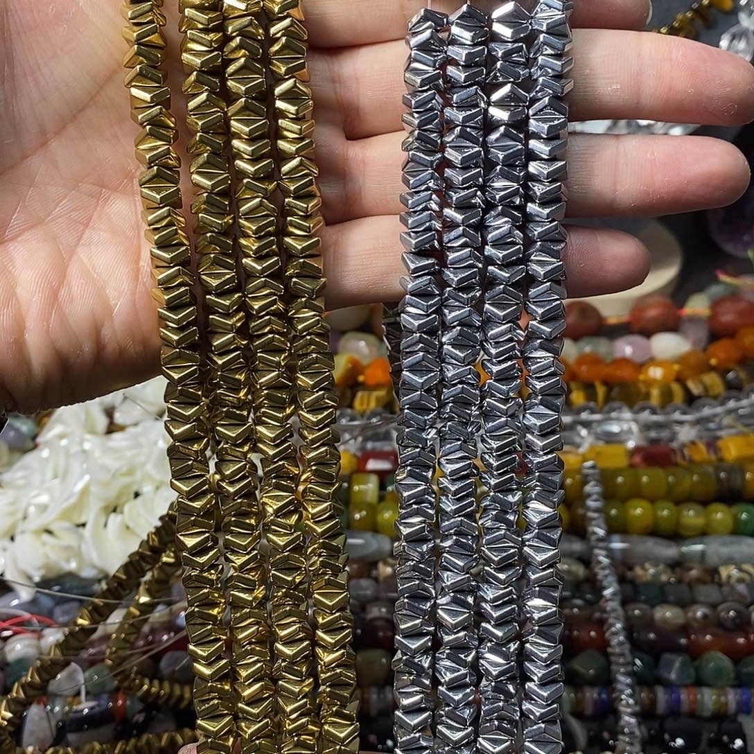 石英质玉未镶嵌，1条黑胆石方切隔片8mm，备注颜色，