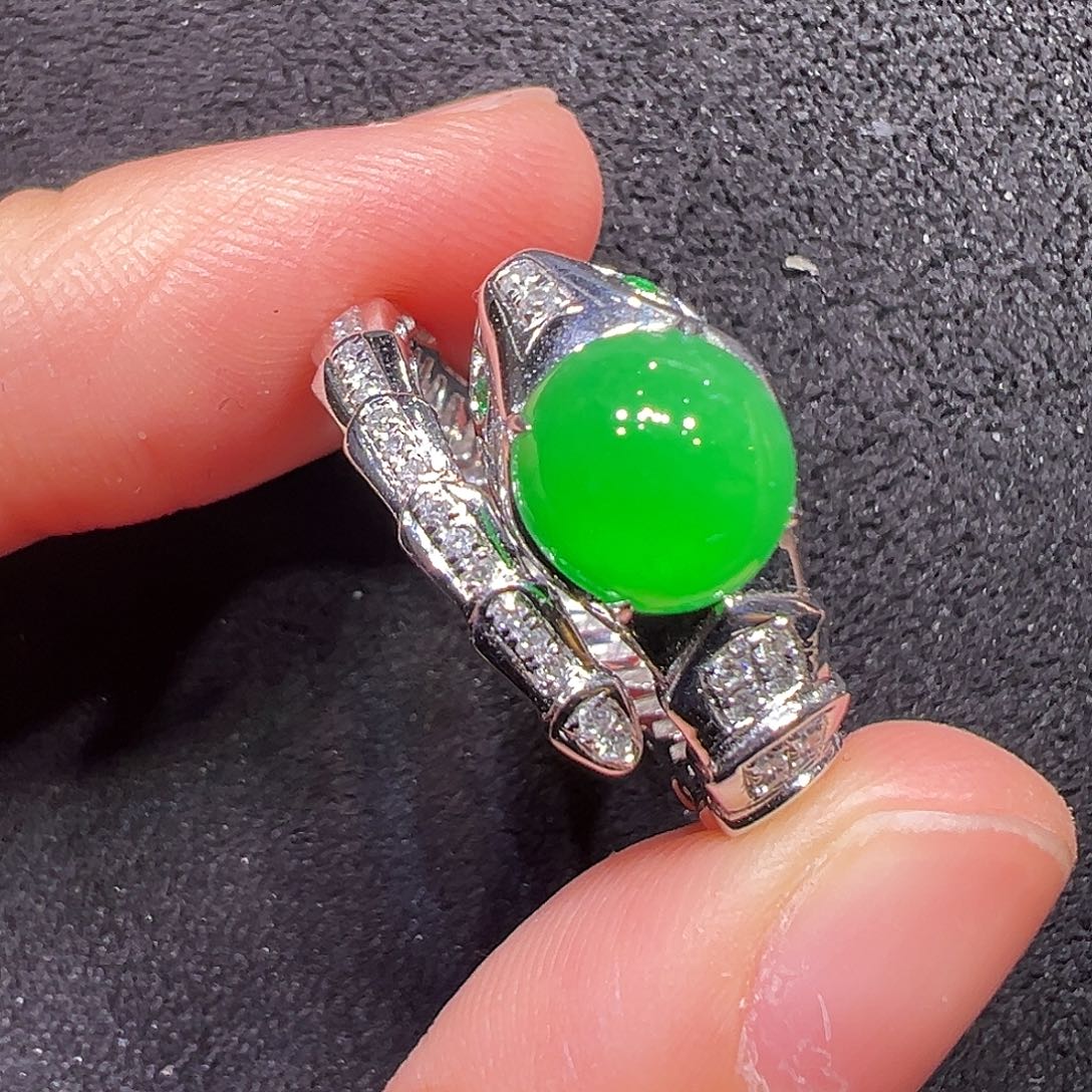 翡翠18K金镶嵌戒指