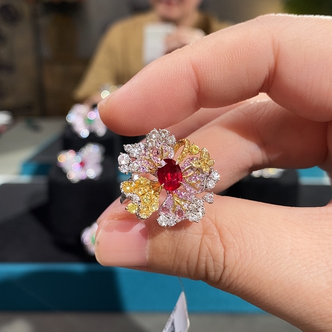 红宝石18K金镶嵌戒指GRS无烧鸽血红1.27ct