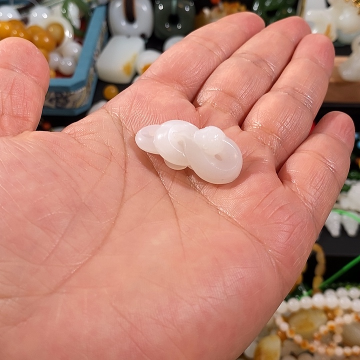 和田玉颈饰未镶嵌有**妹