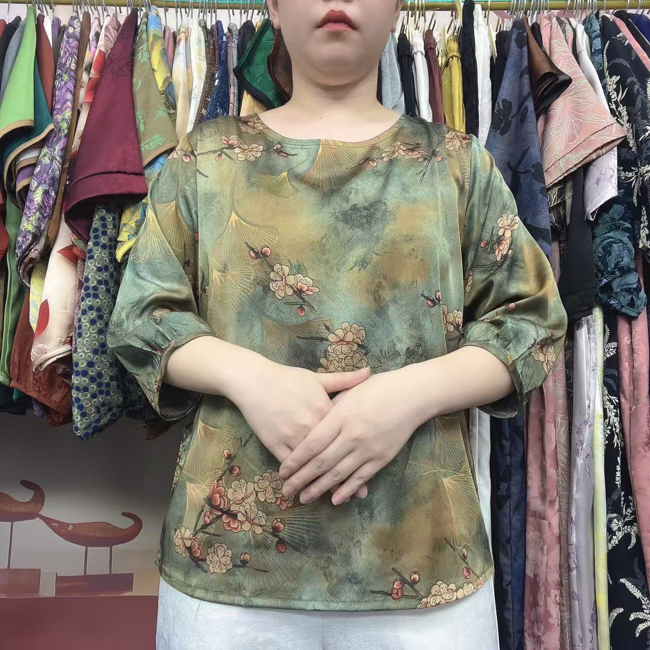 312浅蓝色银杏叶妈妈上衣