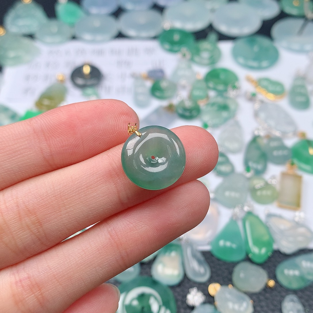 翡翠颈饰18K金镶嵌天然翡翠