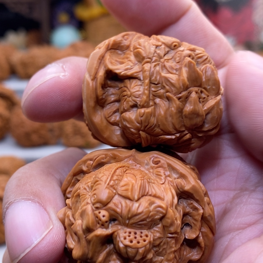 文玩核桃把件纯手工雕刻鲤鱼