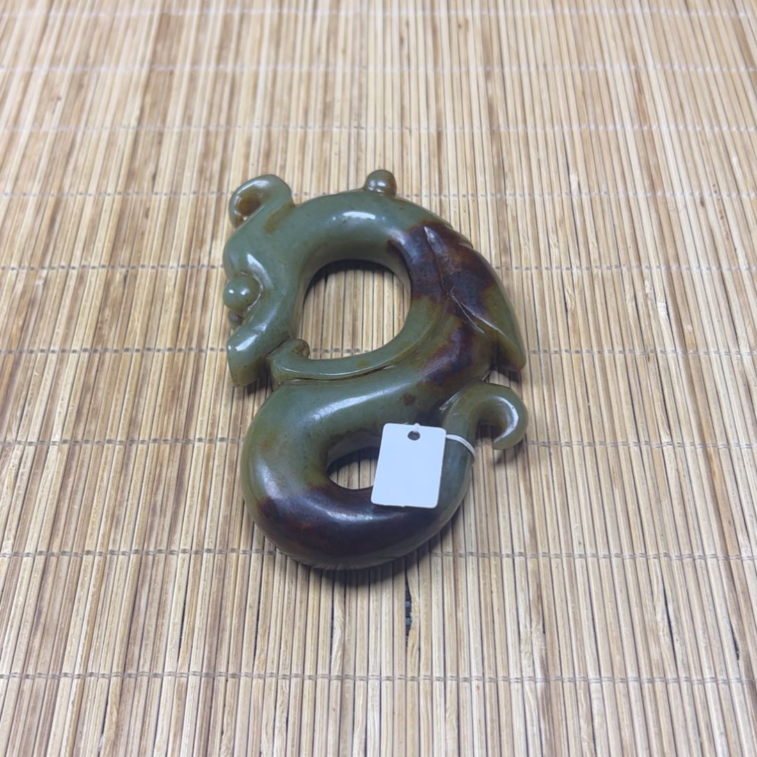 和田玉未镶嵌把件