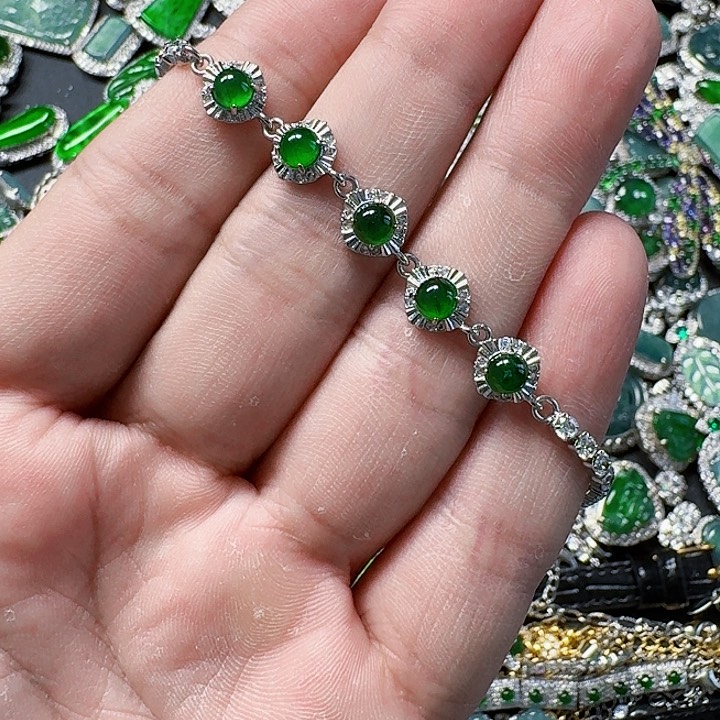 翡翠颈饰未镶嵌天然A货翡翠放漏