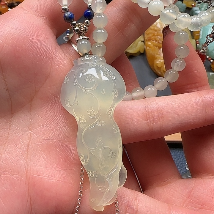 蛇纹石玉挂件合金西****欣