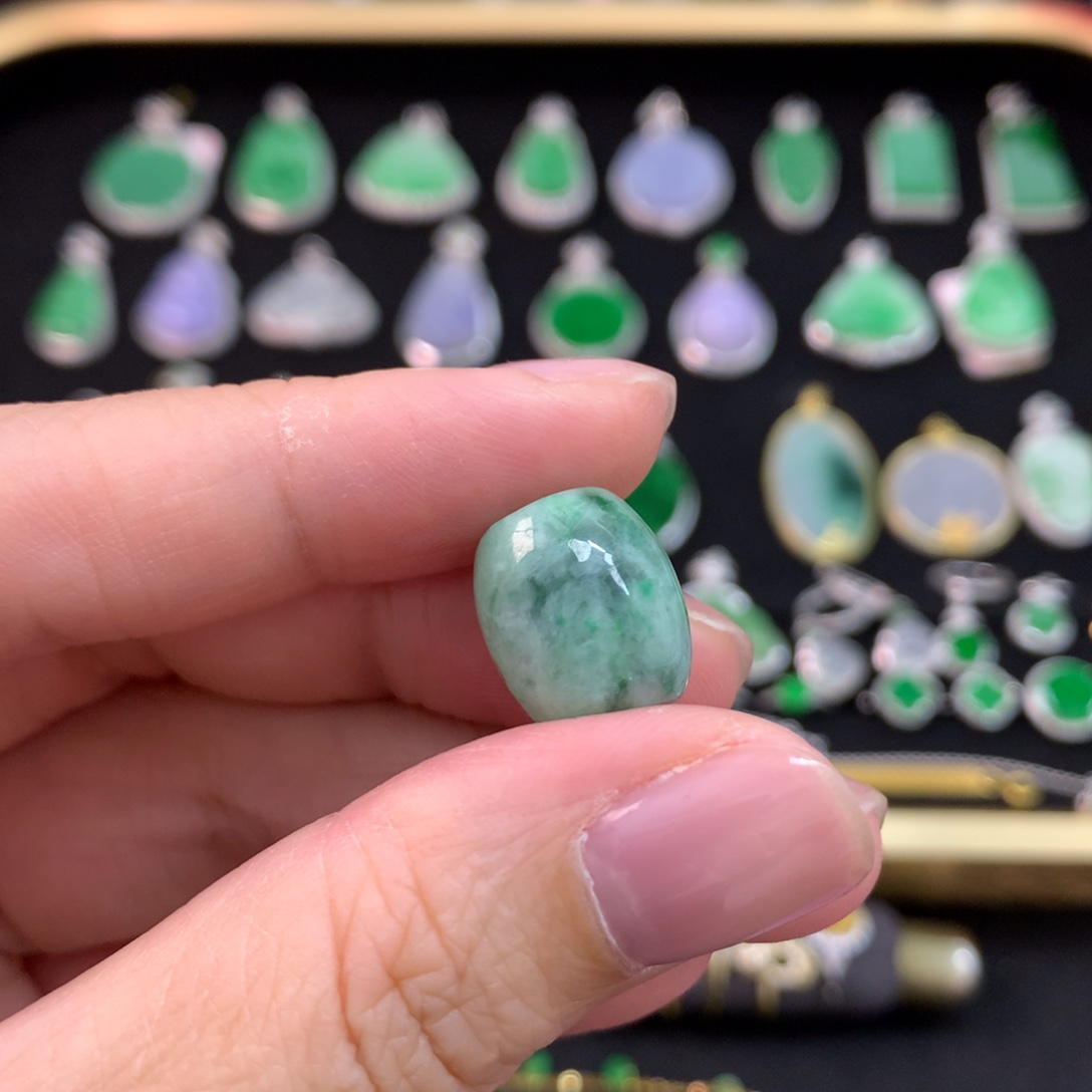 冰***夏翡翠未镶嵌吊坠(不含链)有纹裂