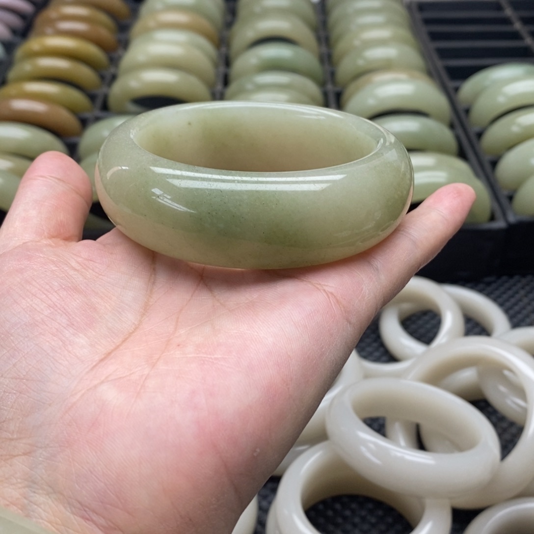 石英岩玉手镯未镶嵌