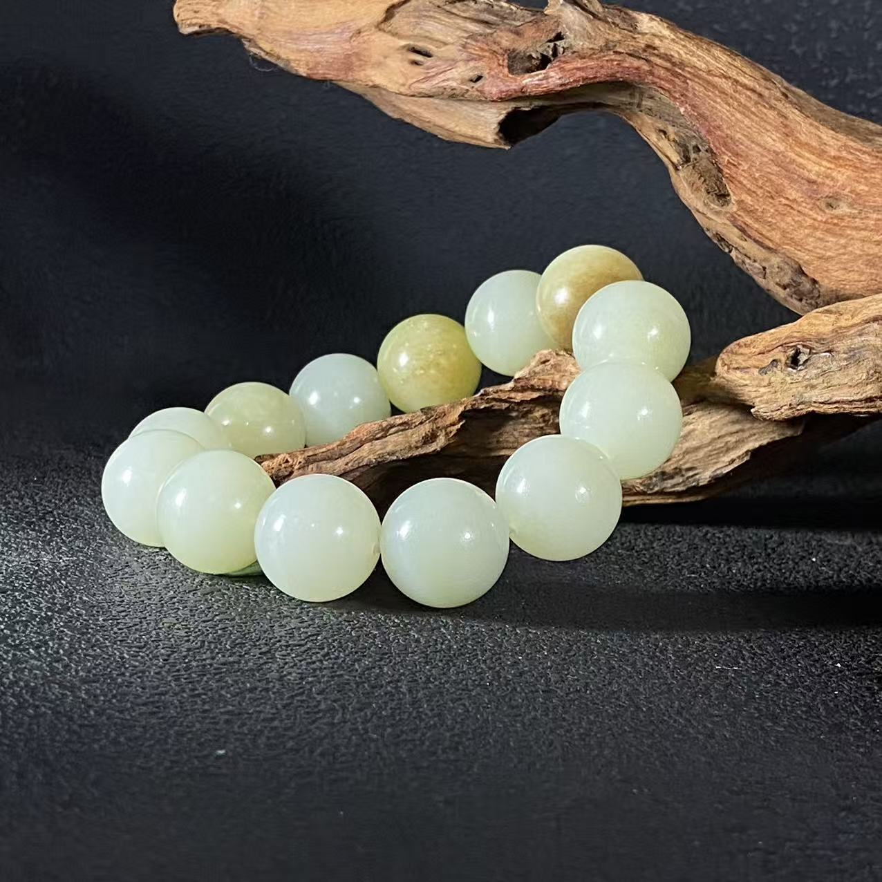 A232 和田玉手串  8B 4415063