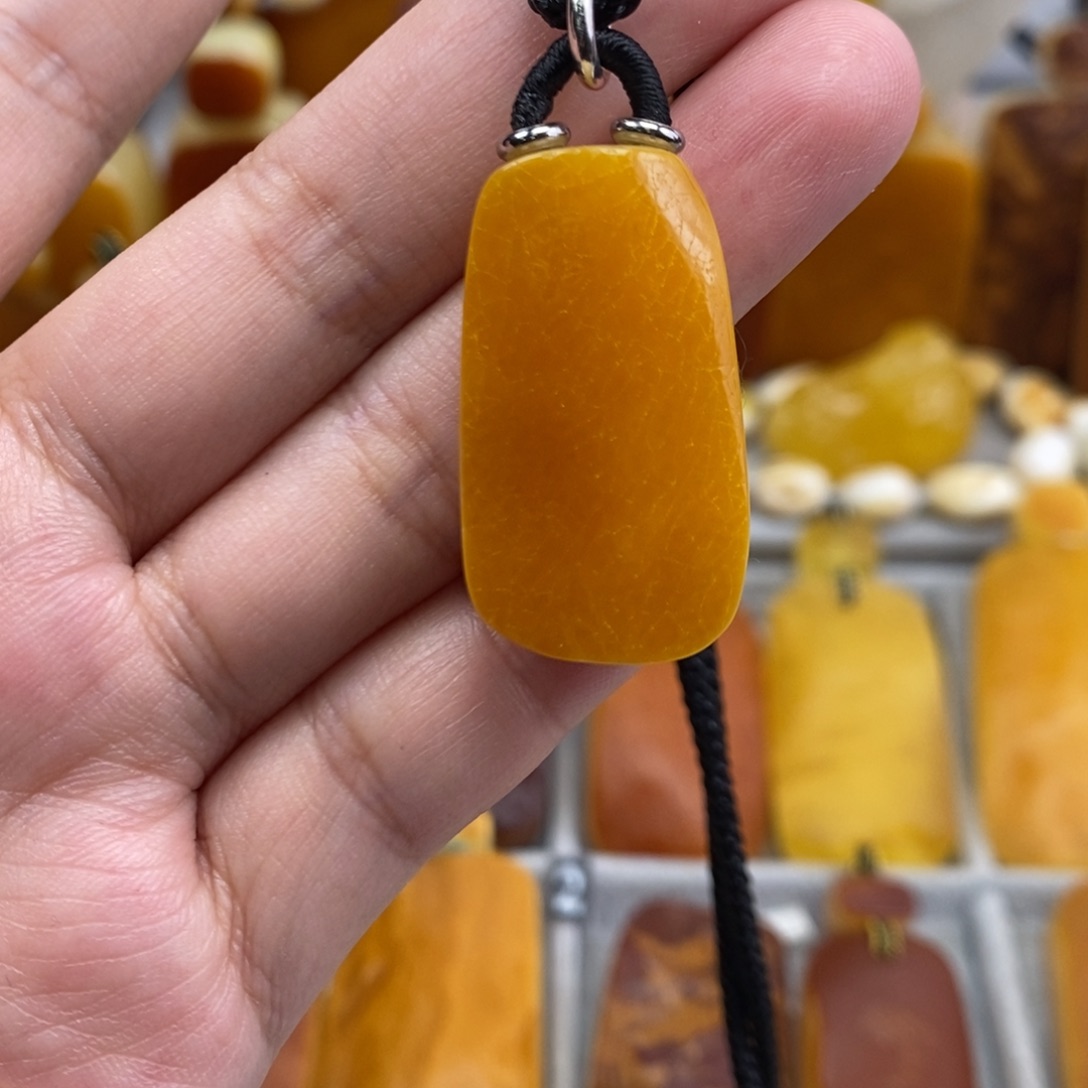 琥珀吊坠(赠链)未镶嵌