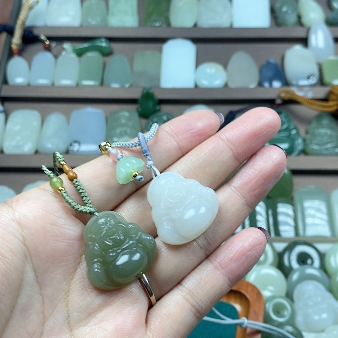 和田玉未镶嵌颈饰25mm佛公多样性发1件