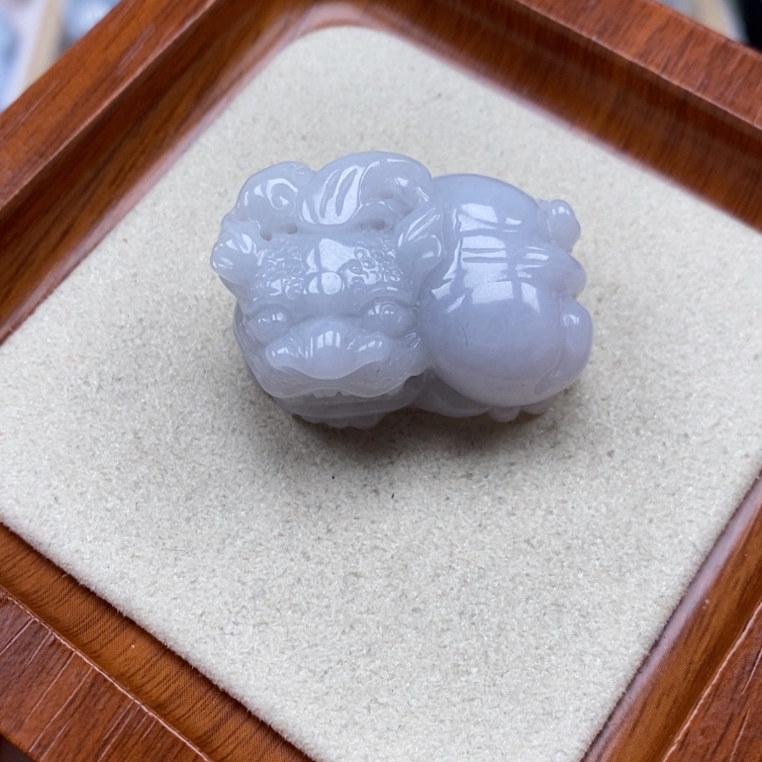 翡翠未镶嵌颈饰霸王貔貅