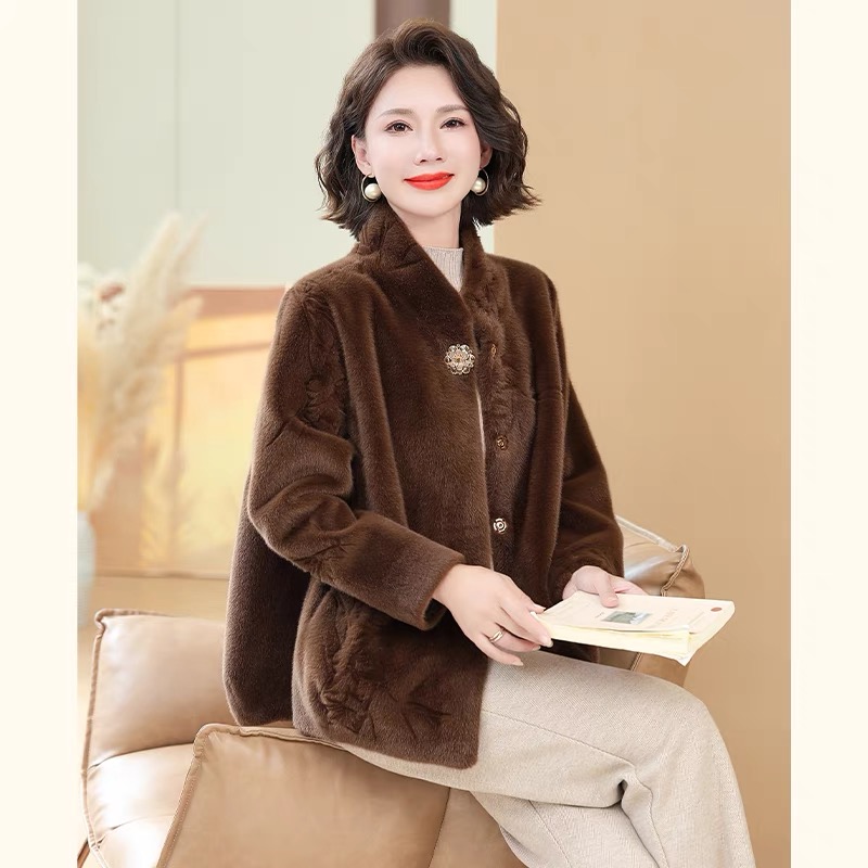大衣秋冬短款宽松洋气女装短皮貂中老年女装高贵大气时尚百搭