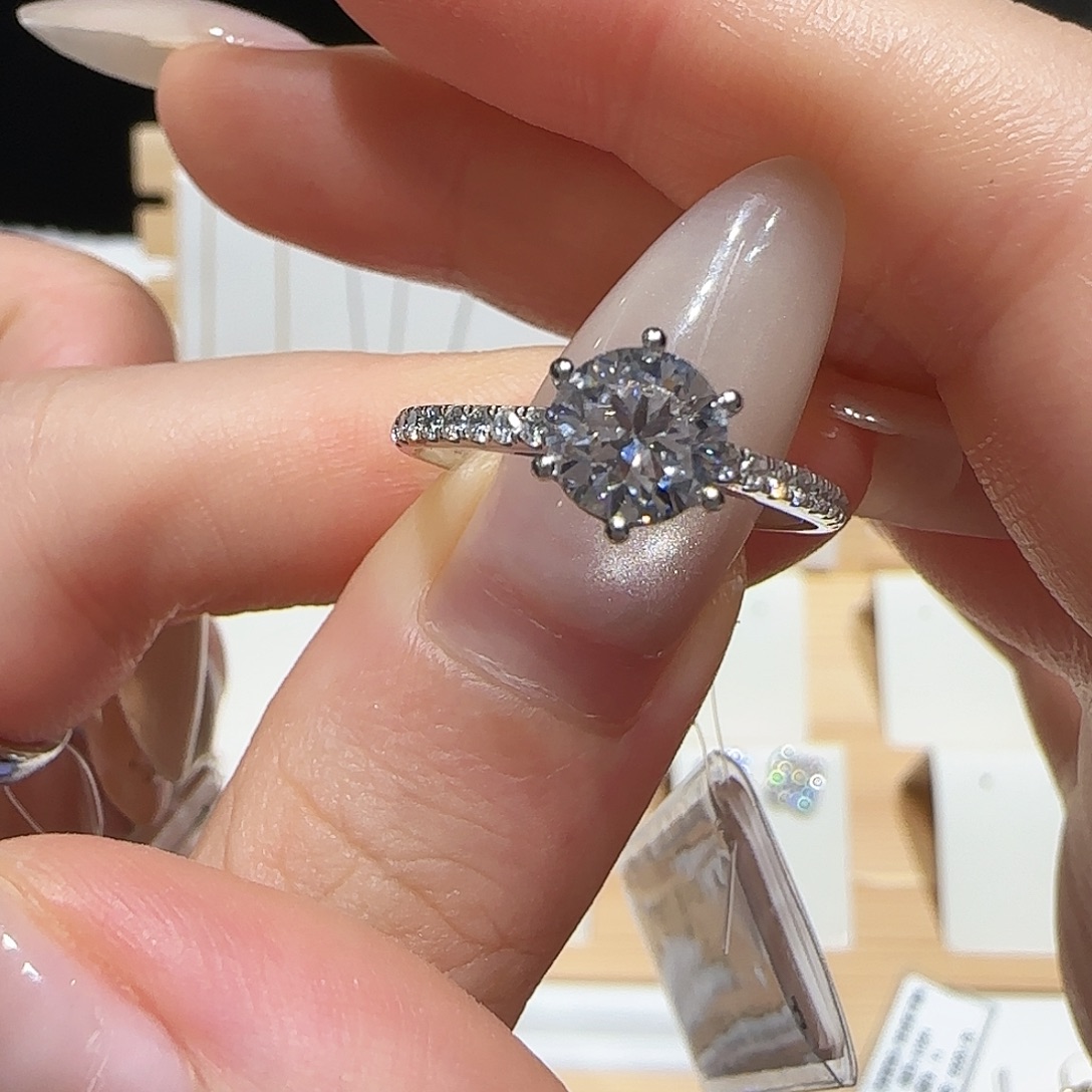 铂Pt950镶嵌实验室培育钻石一卡星光白月光 11-17圈