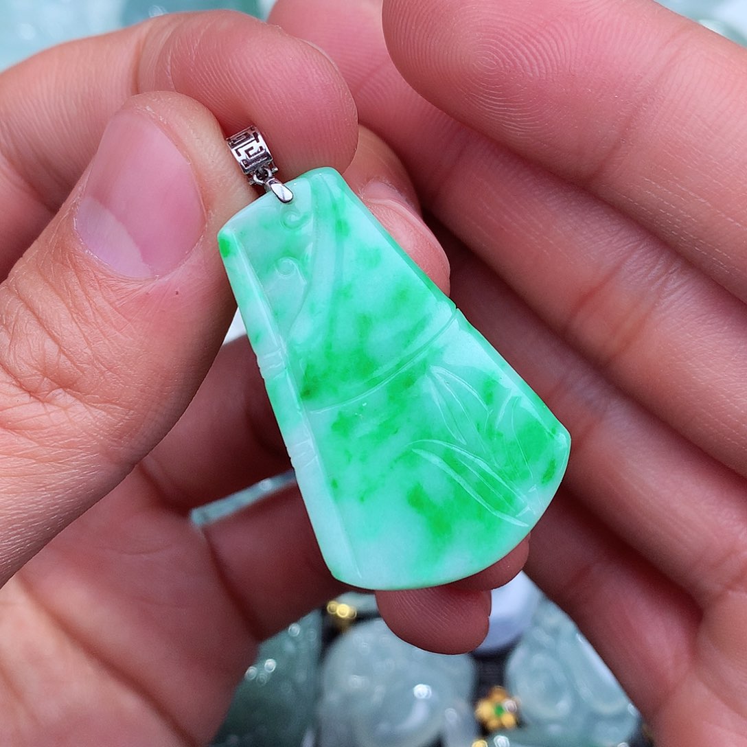 翡翠吊坠(不含链)18K金镶嵌