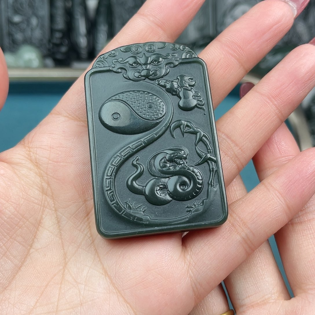 和田玉颈饰未镶嵌沛*?