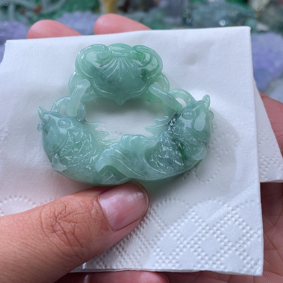 翡翠未镶嵌颈饰?**?