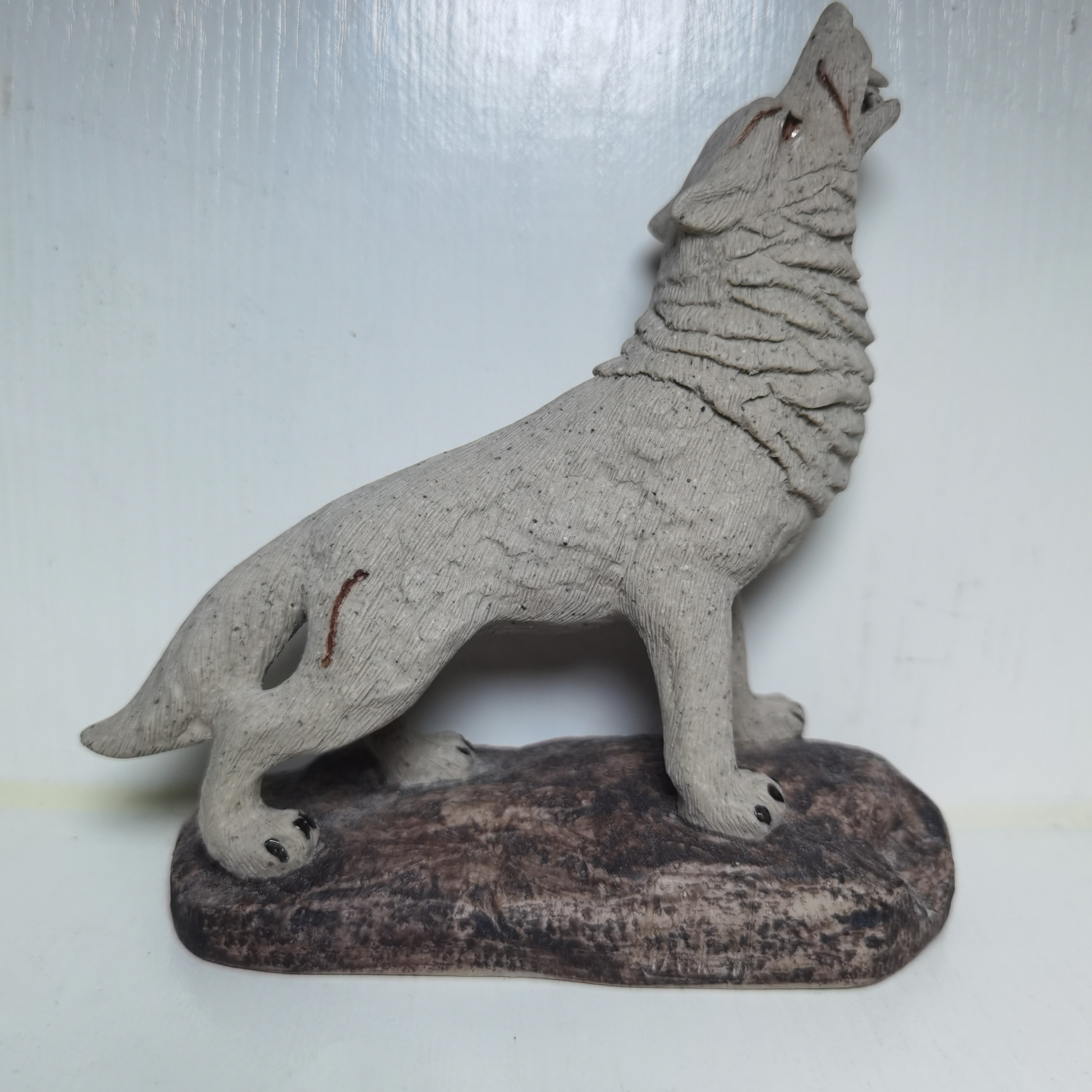 宜兴紫砂雕塑狼白段泥，高13长13宽5.5