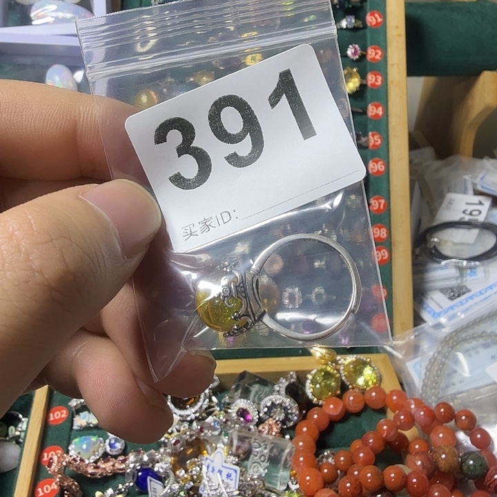 出***y虫珀银S925镶嵌戒指