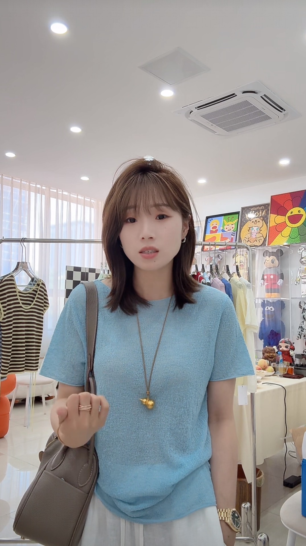 仓美美女装-肌理感圆领设计T恤