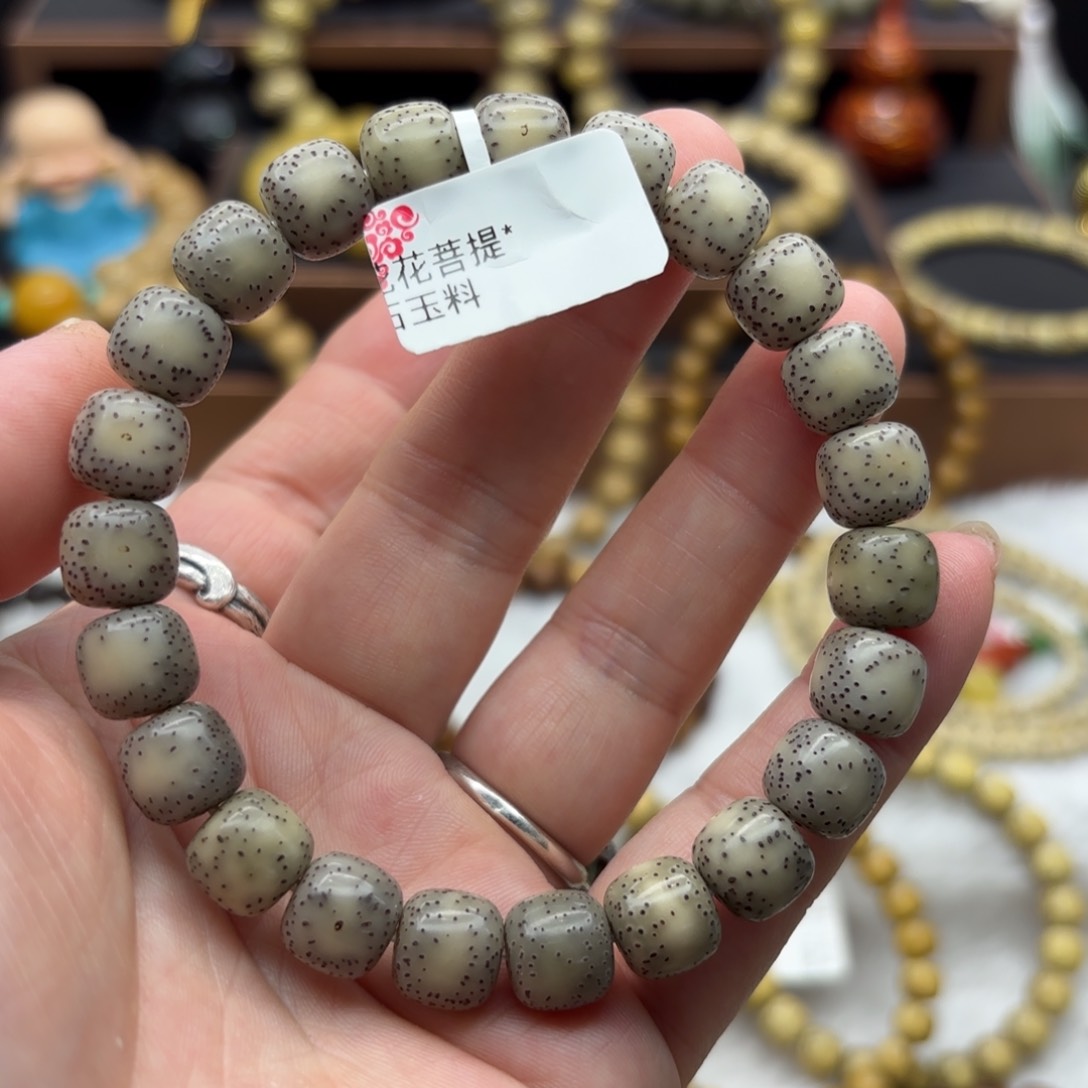 星月菩提吊坠。**1石玉