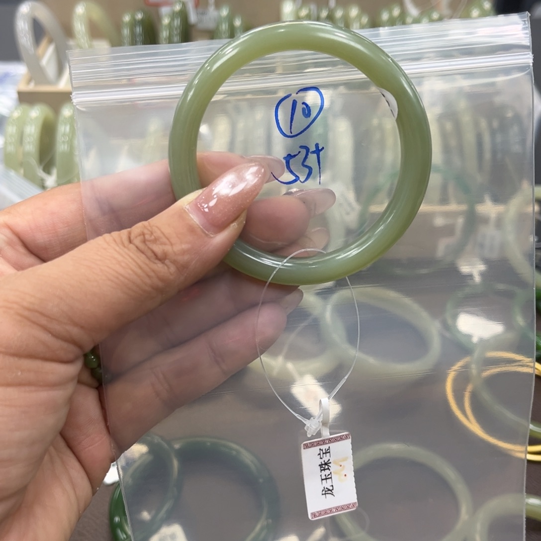 L***和田玉未镶嵌手镯