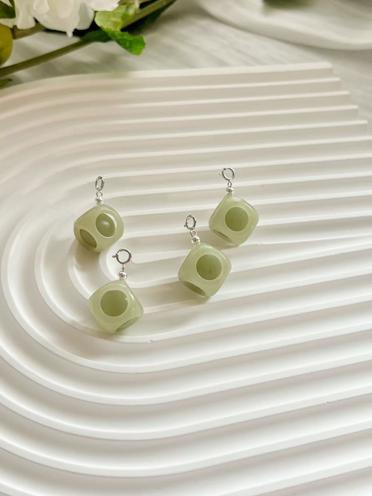 【相思】纯天然和田玉手工雕刻玲珑骰子吊坠（多样性发其一）