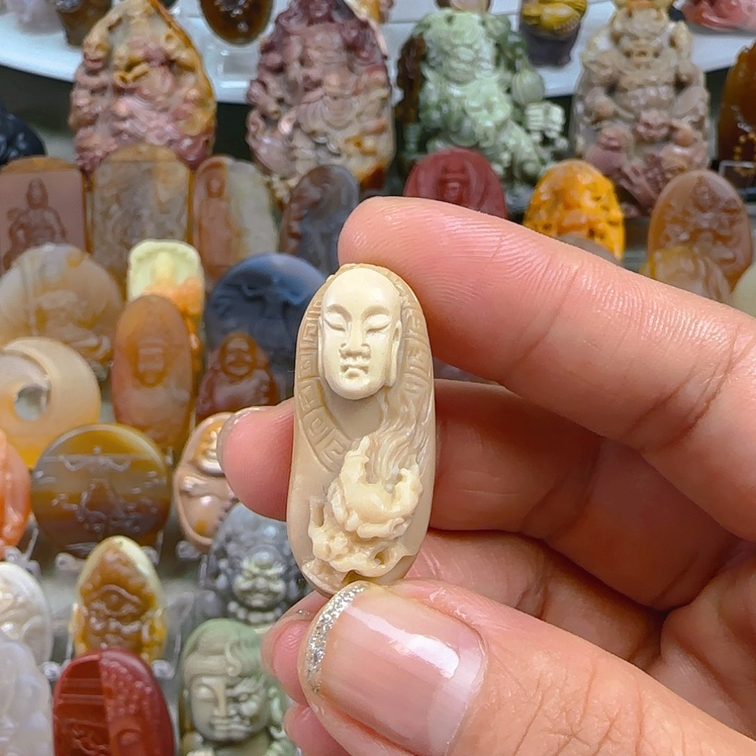 石英质玉1未镶嵌天然阿拉善彩玉纯手工雕刻降龙罗汉