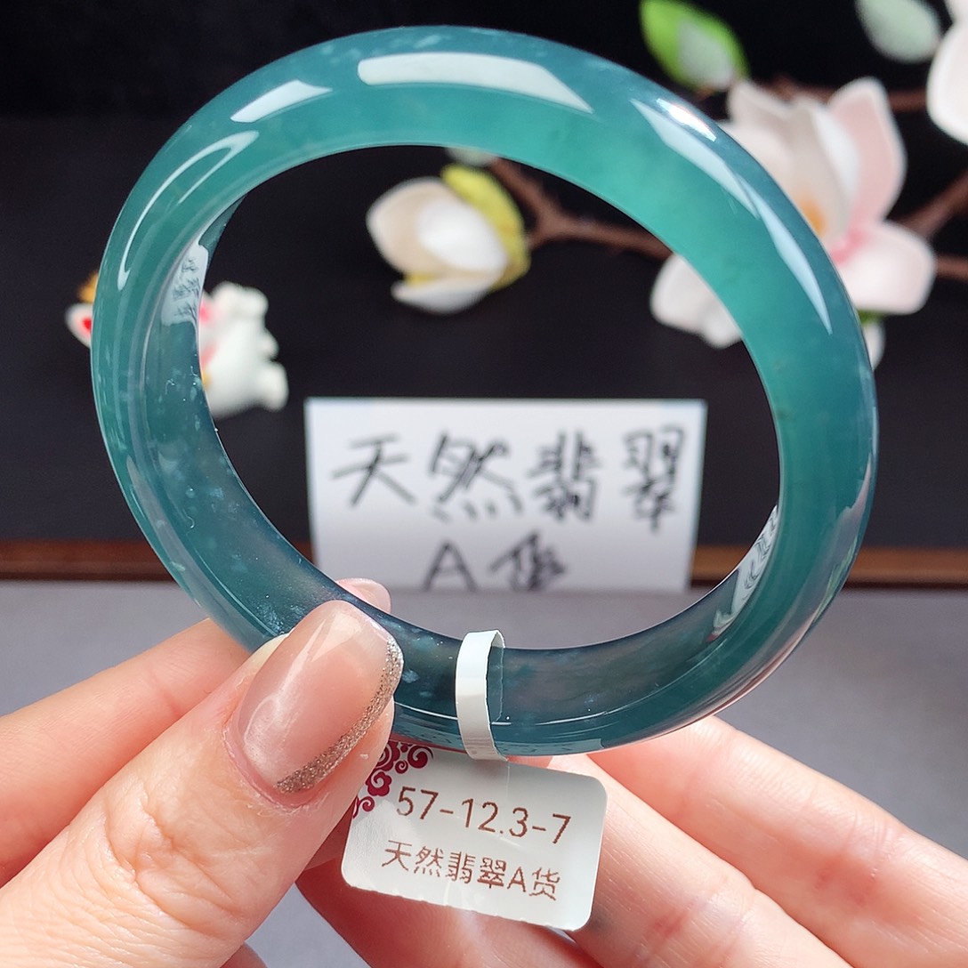 翡翠手镯（圆镯）未镶嵌