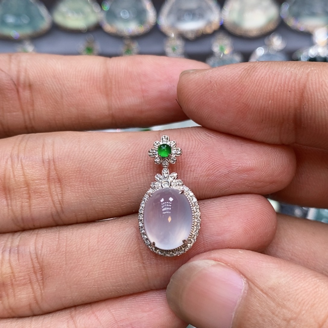 翡翠18K金镶嵌颈饰