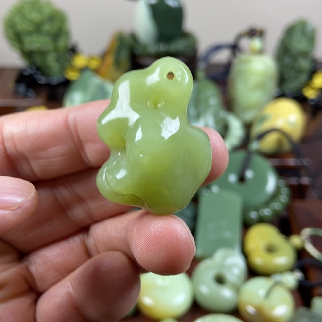 岫岩老玉（透闪石质玉）未镶嵌珠宝奇石