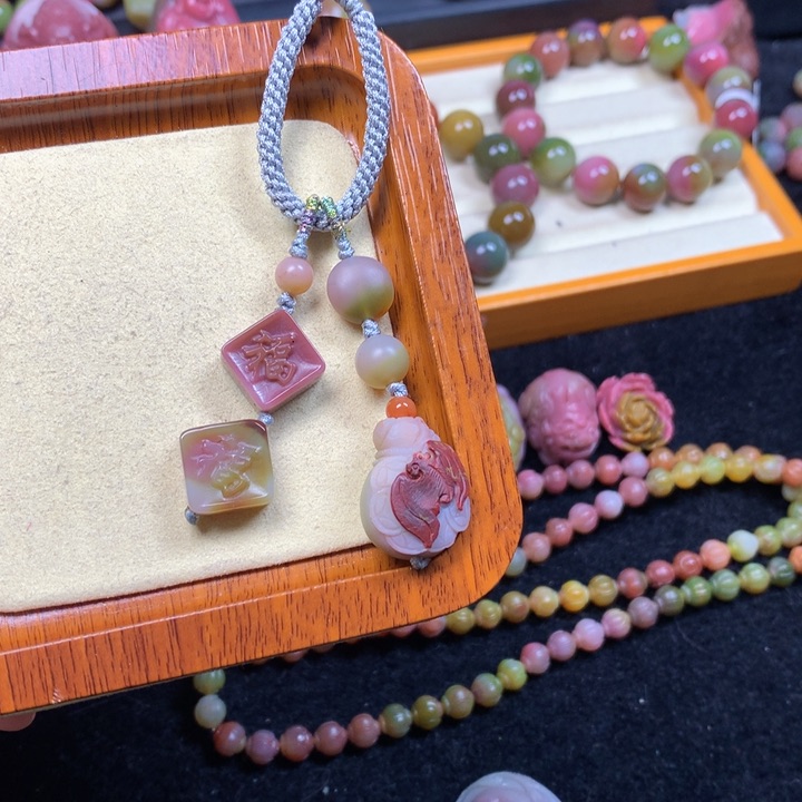 玛瑙/玉髓颈饰未镶嵌