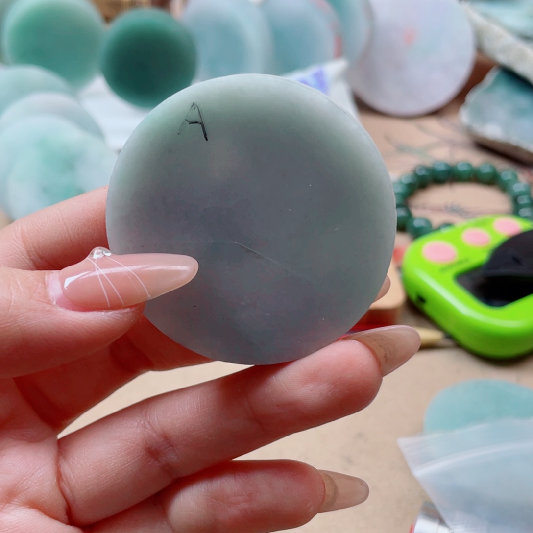 翡翠未镶嵌颈饰216……