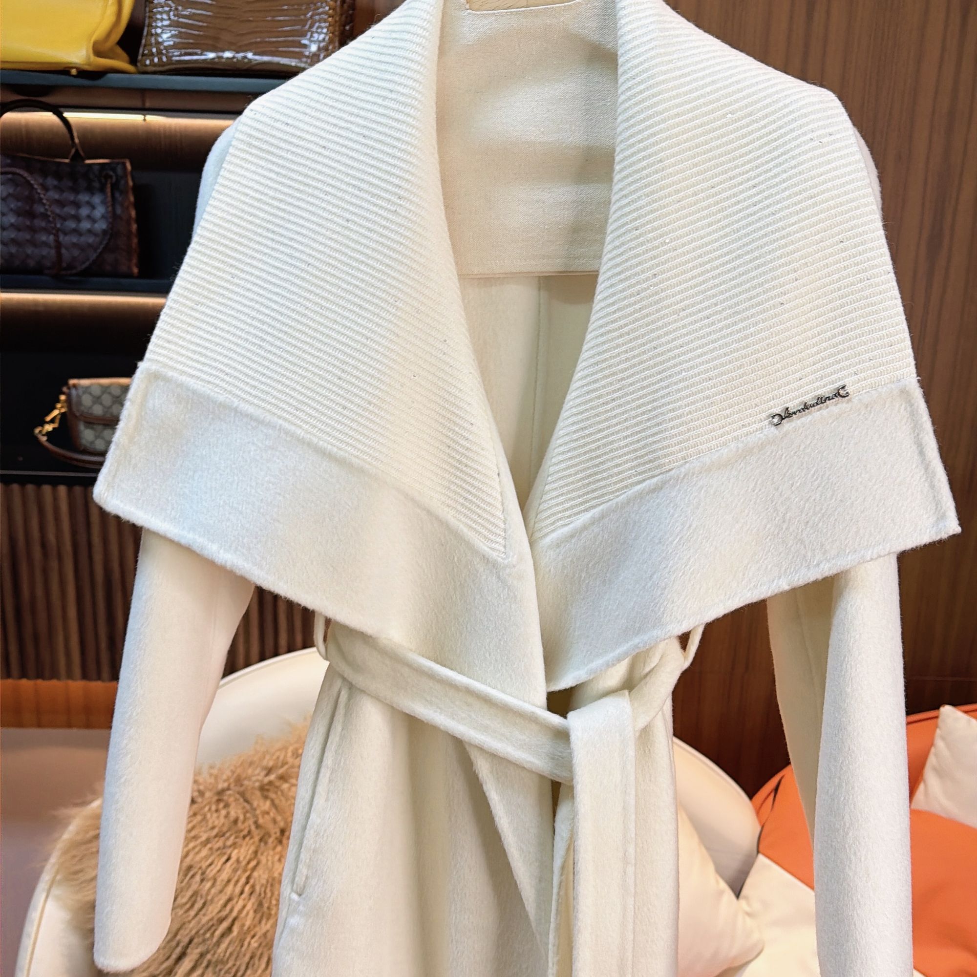 [ZQHK]子琪品牌2025冬季新款气质法式宽松连帽短款大衣