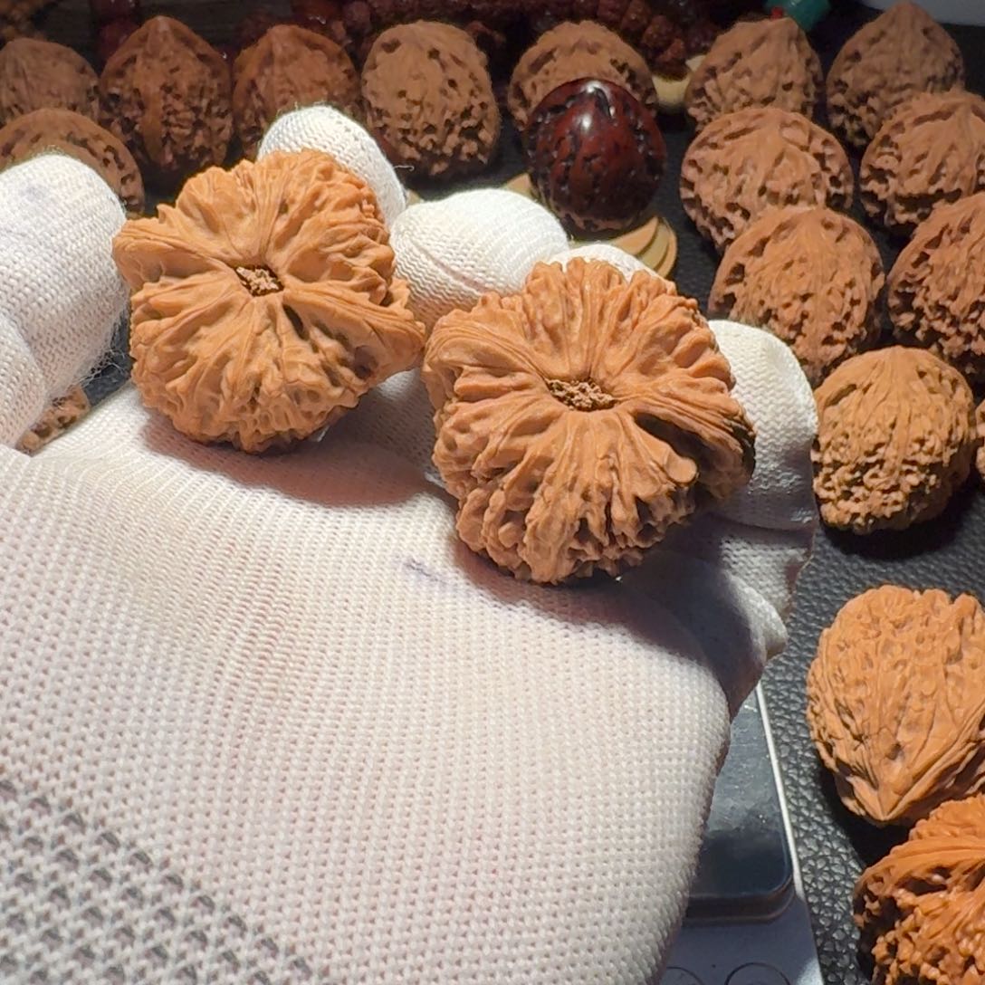 ****6文玩核桃吊坠有修有黄有色差