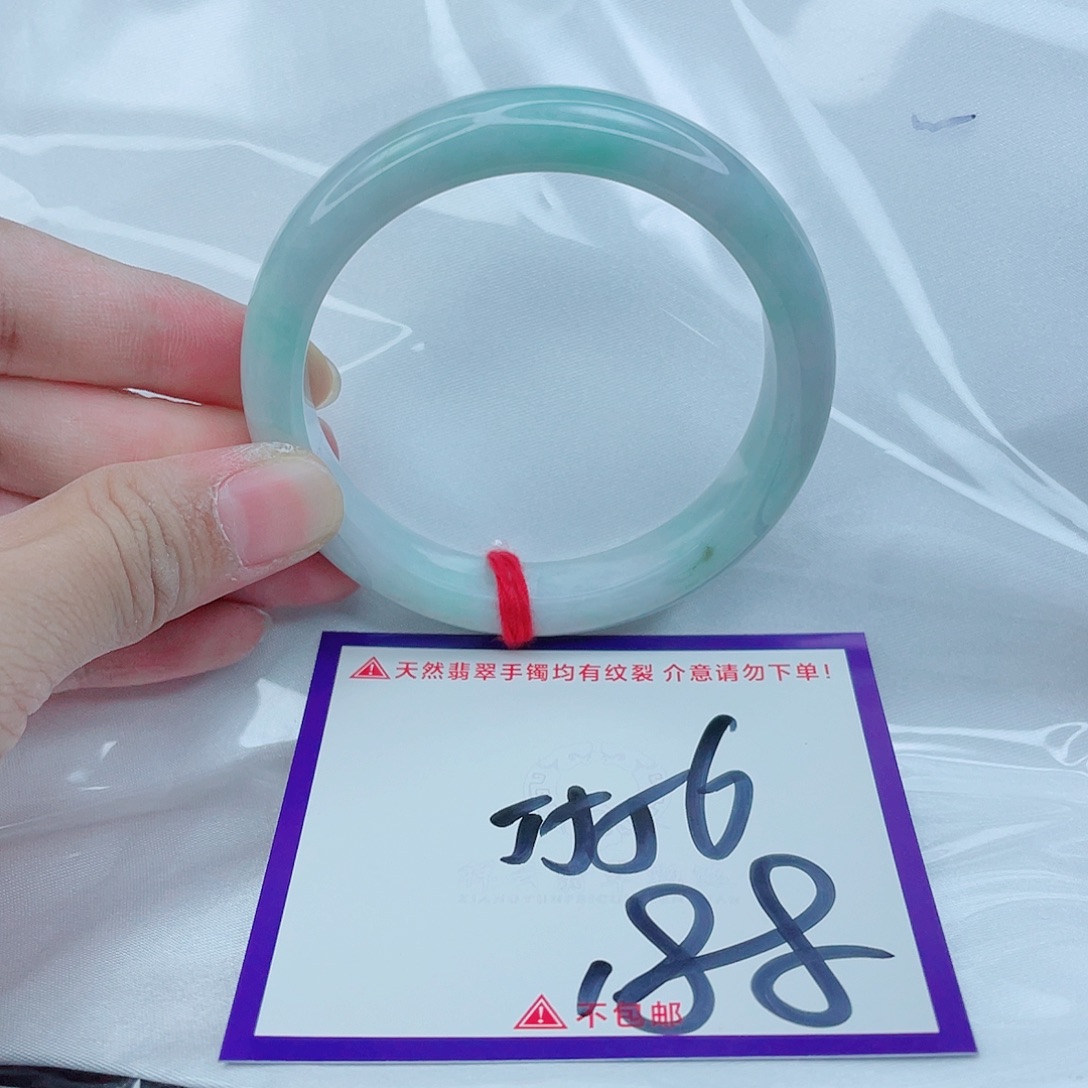 翡翠手镯未镶嵌翡翠