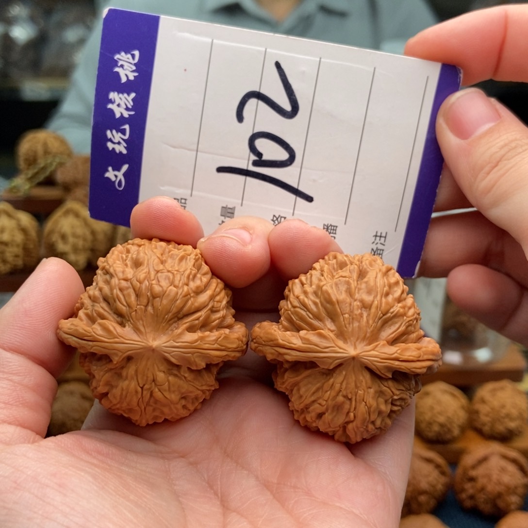 文玩核桃吊坠40白狮子