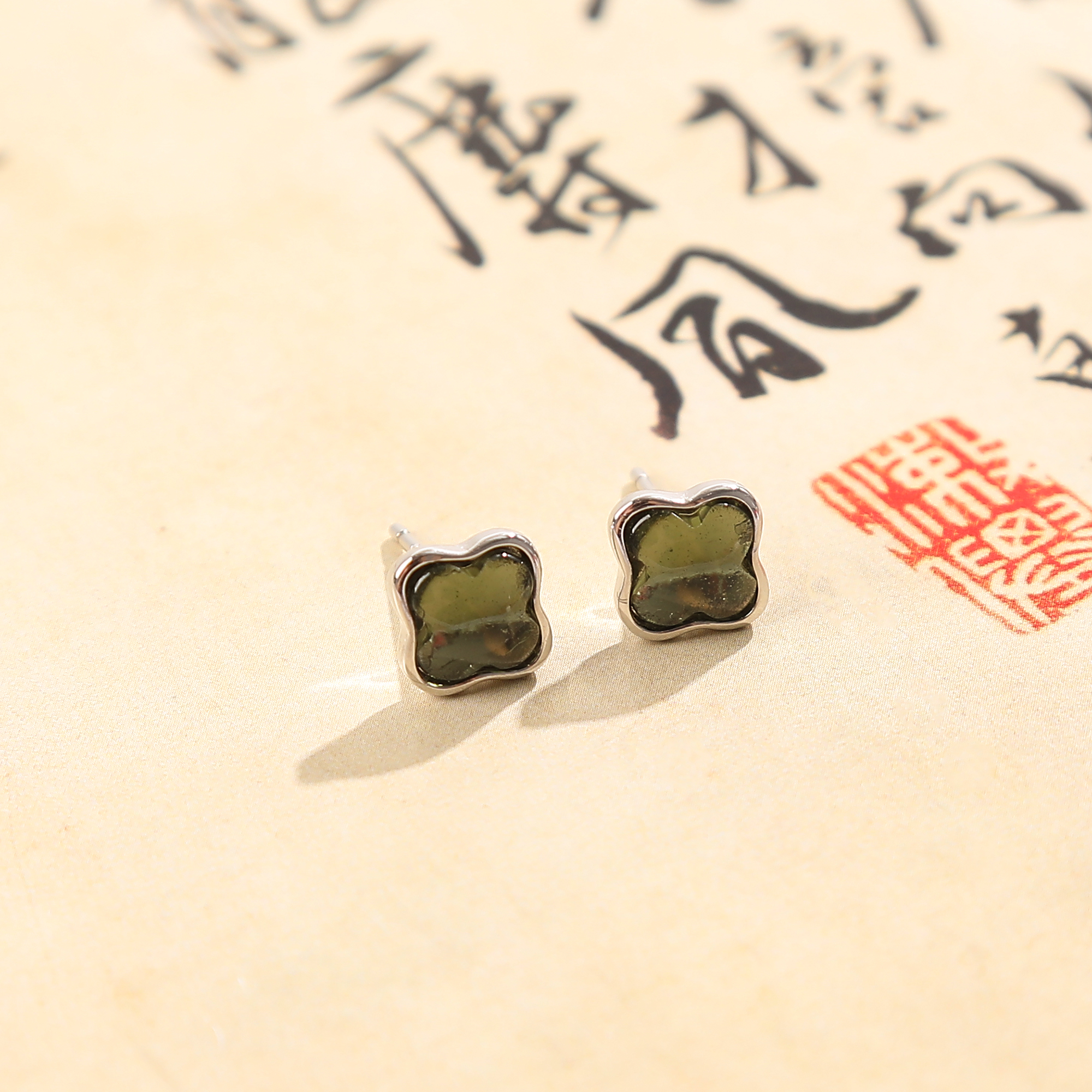 一了个卜【四叶庇护】四叶草耳钉