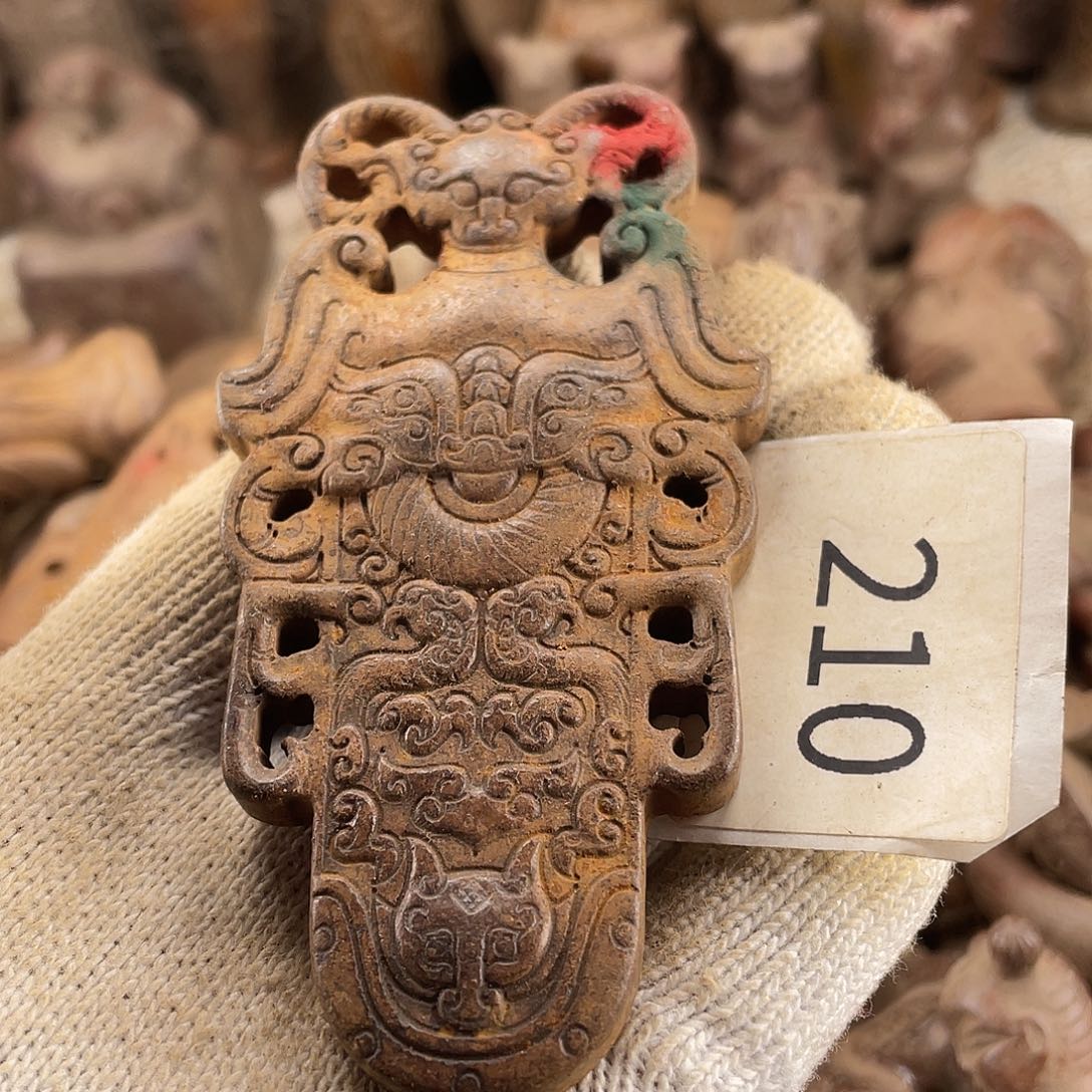 和田玉（糖玉）未镶嵌挂件