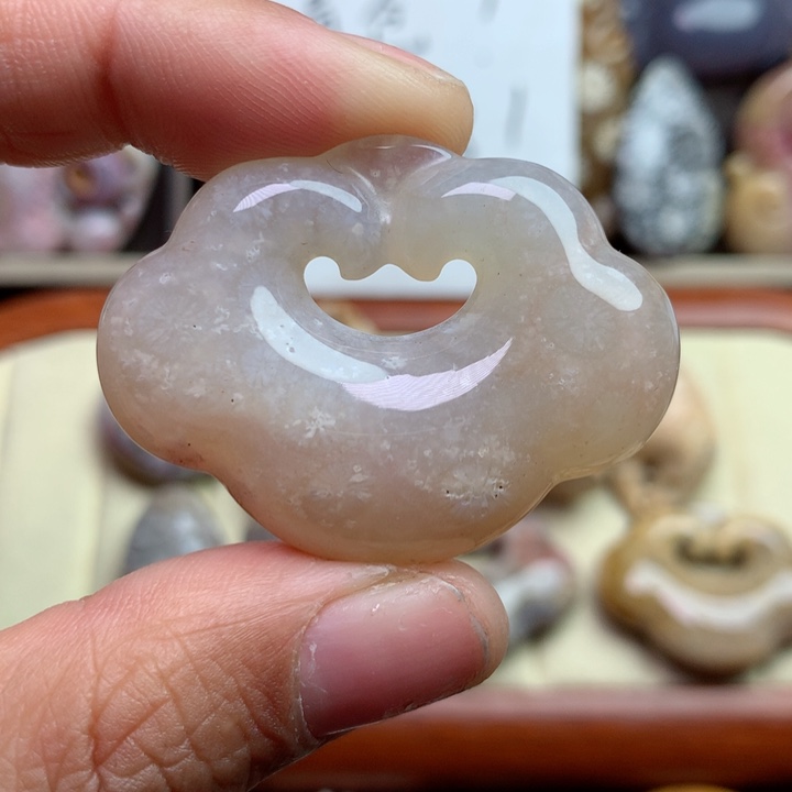 硅化珊瑚（珊瑚玉）颈饰足银镀金镶嵌