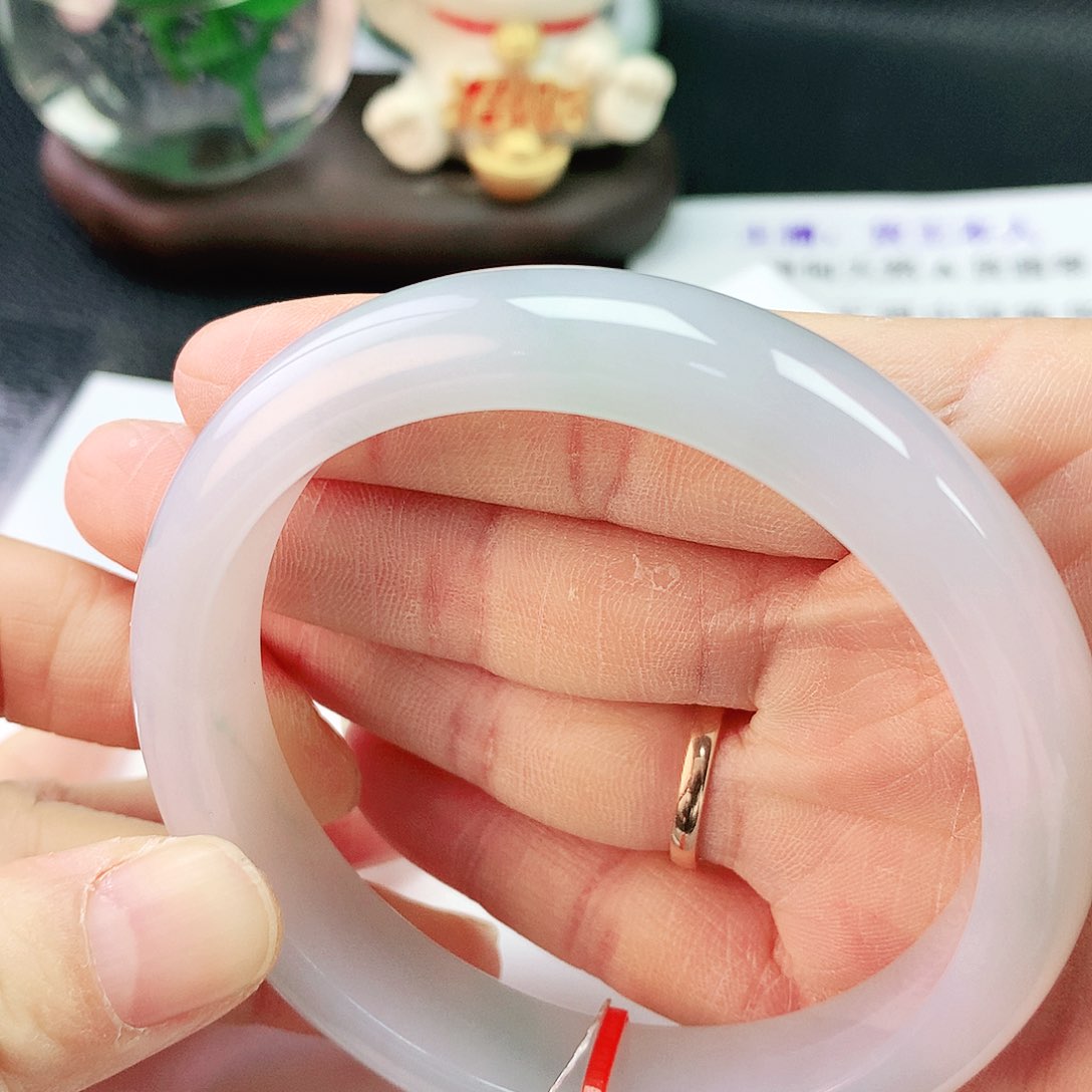 翡翠手镯未镶嵌59圈