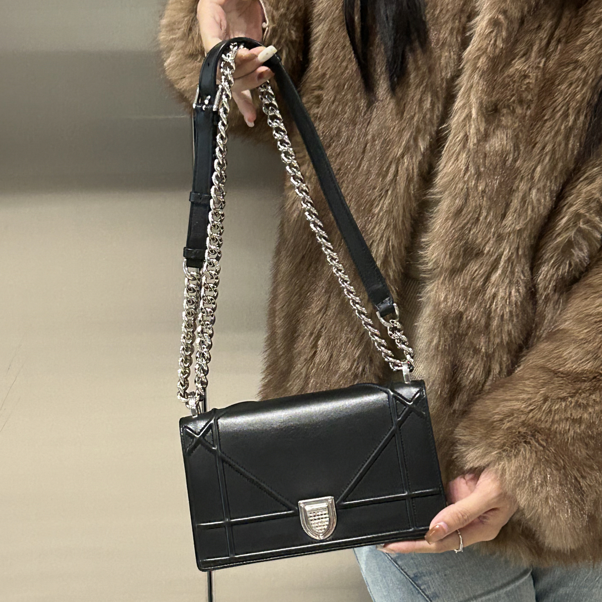 95新 DIOR/迪奥 盾牌珠光银链包包