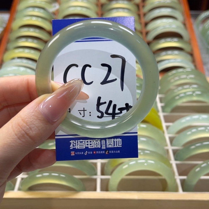 岫玉手镯未镶嵌许*姐