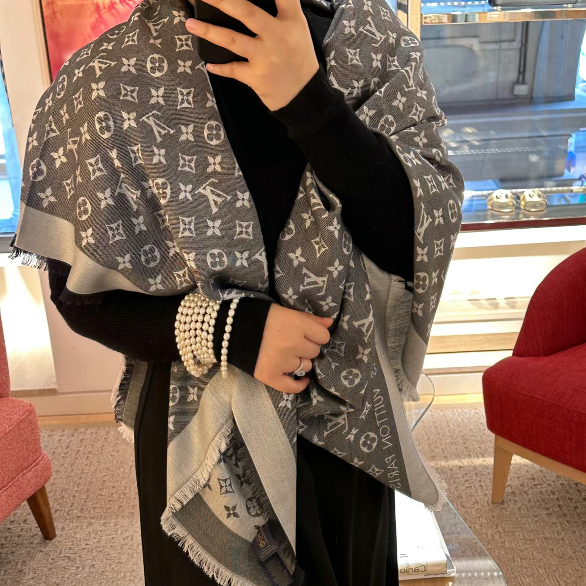 99新 LouisVuitton/路易威登 满印方巾/规格142*142/SZ0083