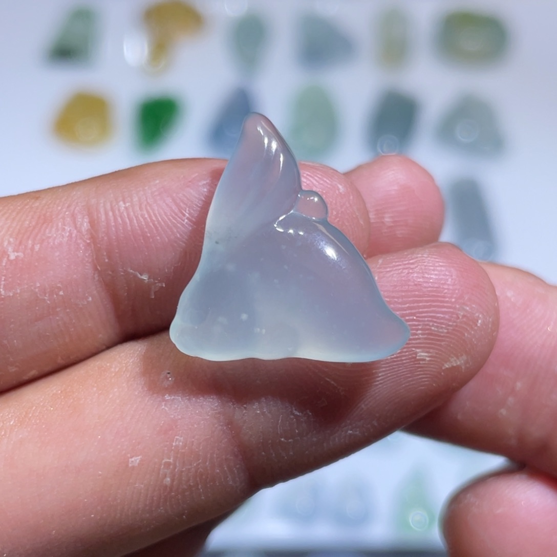 颈饰未镶嵌翡翠兔子