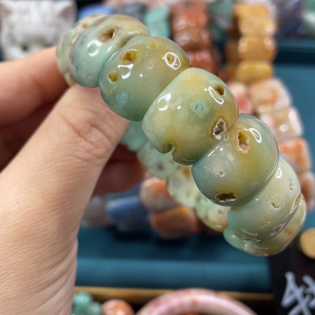 未镶嵌手镯硅化玉