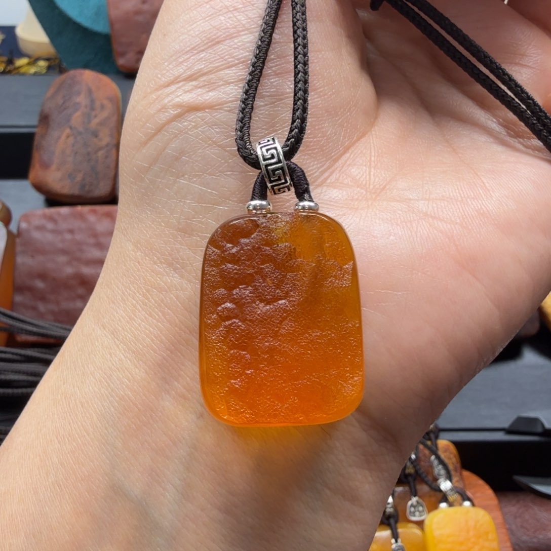 琥珀吊坠(赠链)未镶嵌