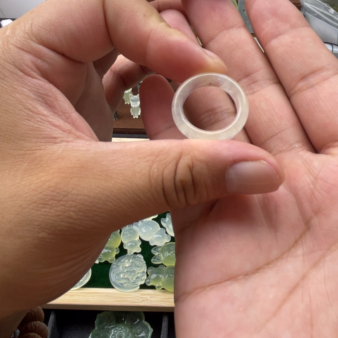 未镶嵌蛇纹石玉颈饰