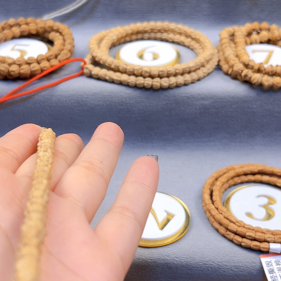 柏香籽/百香籽手串H***。